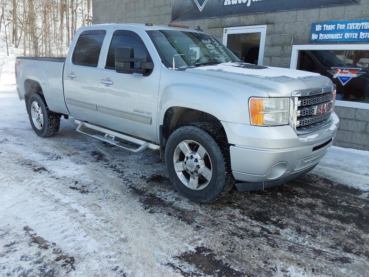 Used 2014 GMC Sierra 2500 SLT w/ SLT Convenience Package image 2