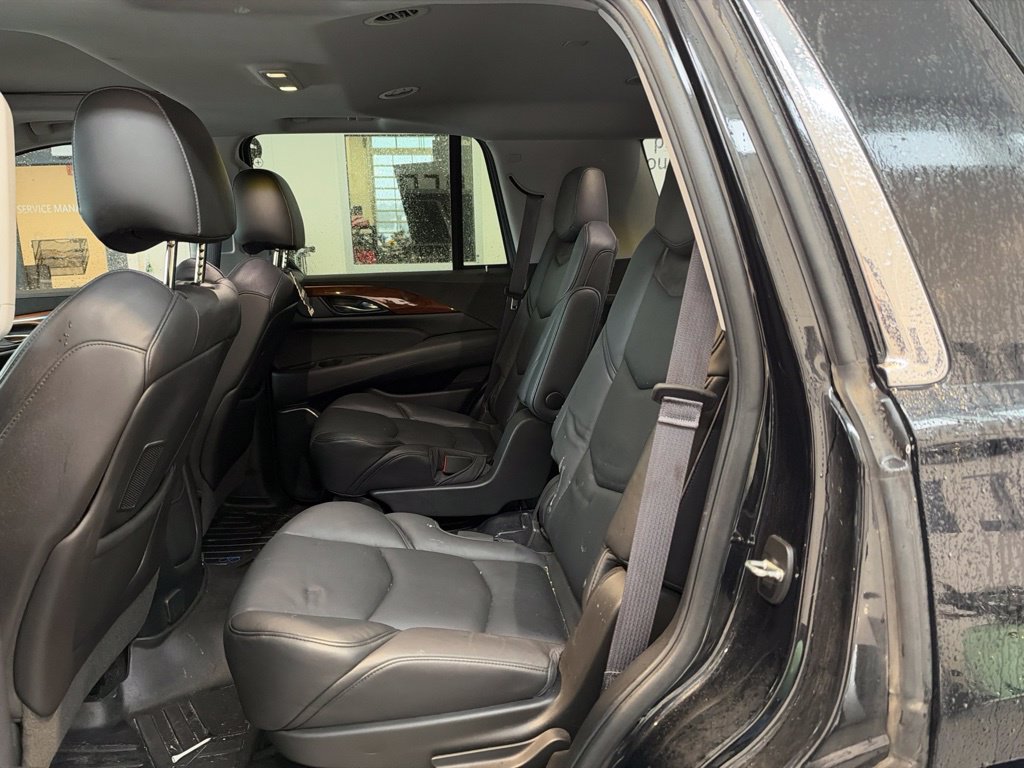 Used 2016 Cadillac Escalade Luxury AWD/4WD image 17