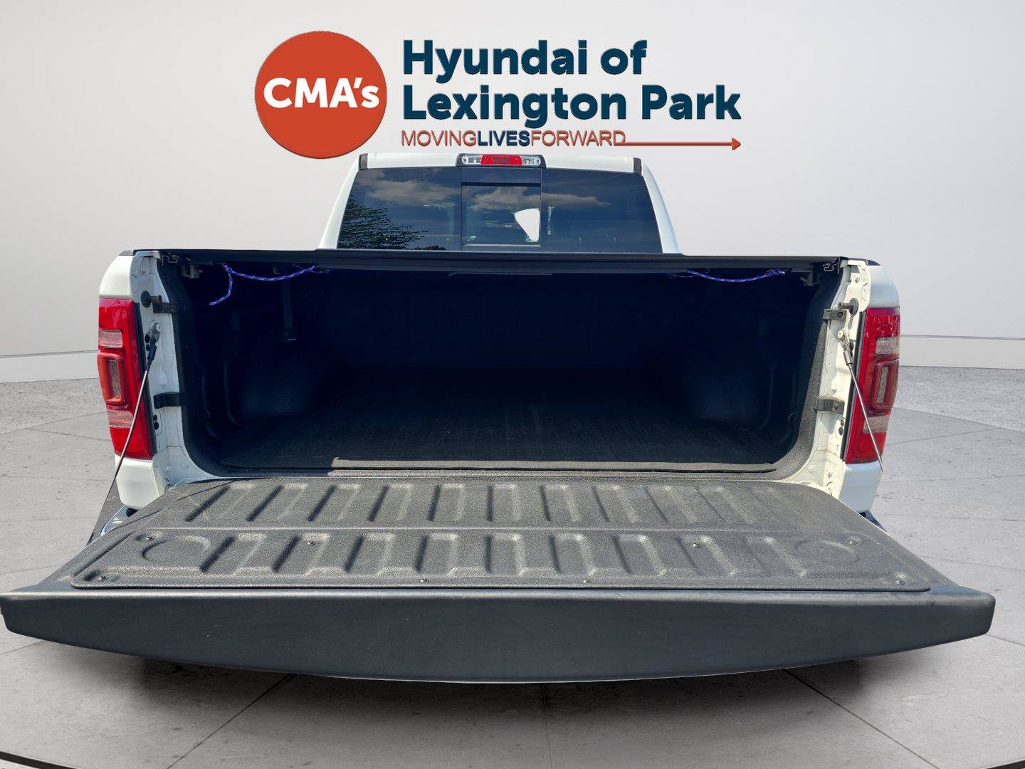 Used 2019 RAM 1500 Laramie AWD/4WD image 29