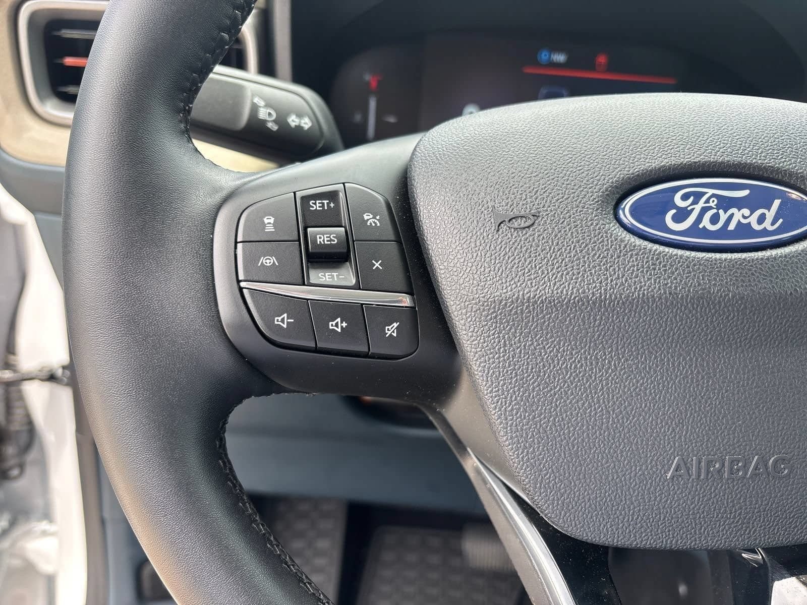 Used 2025 Ford Maverick Lariat AWD/4WD image 17