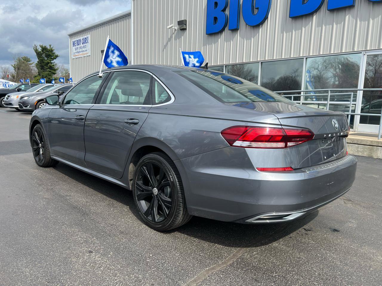 Used 2022 Volkswagen Passat 2.0T SE image 3