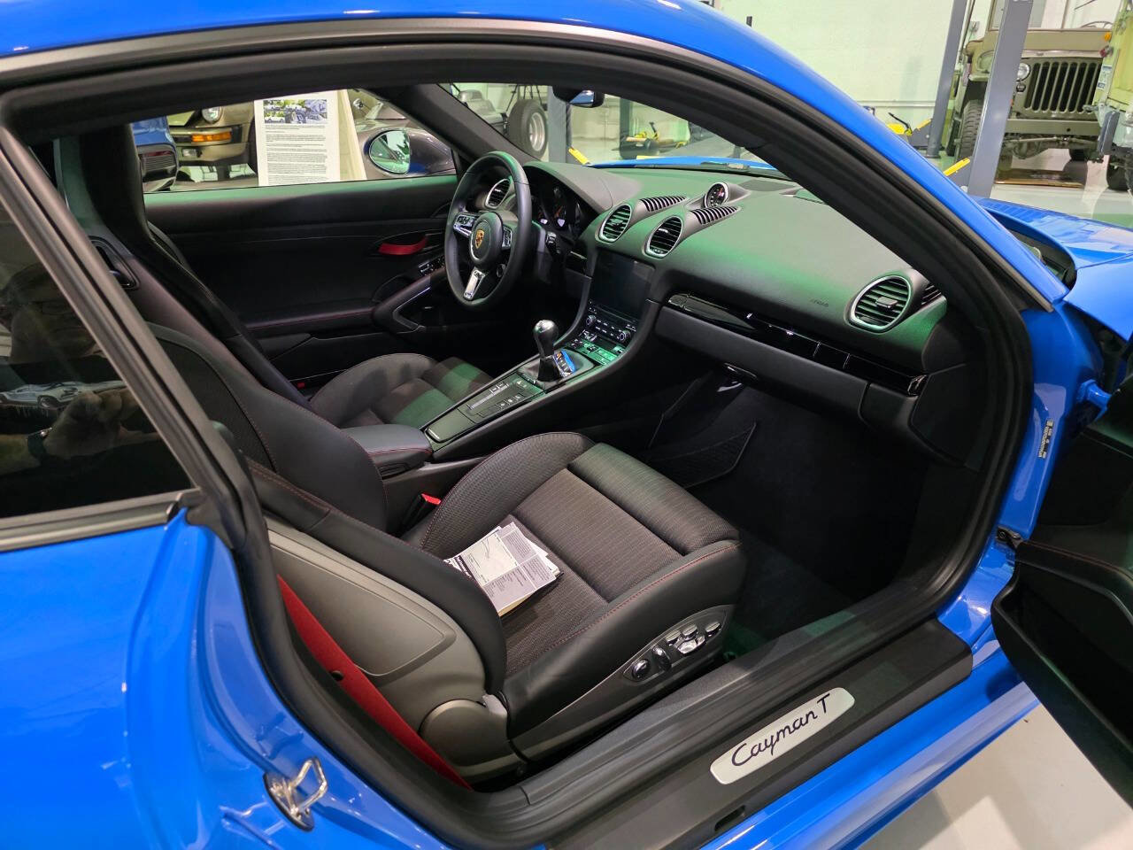 Used 2023 Porsche 718 Cayman w/ Premium Package RWD image 71