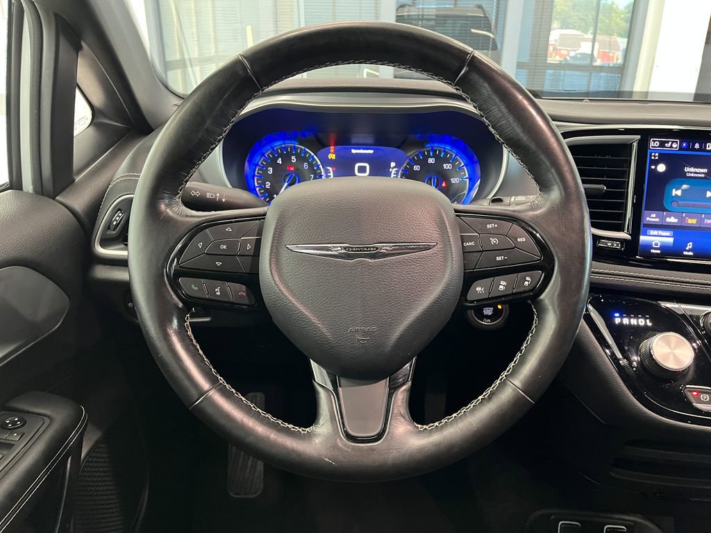 Used 2021 Chrysler Pacifica Touring w/ Cold Weather Group image 18