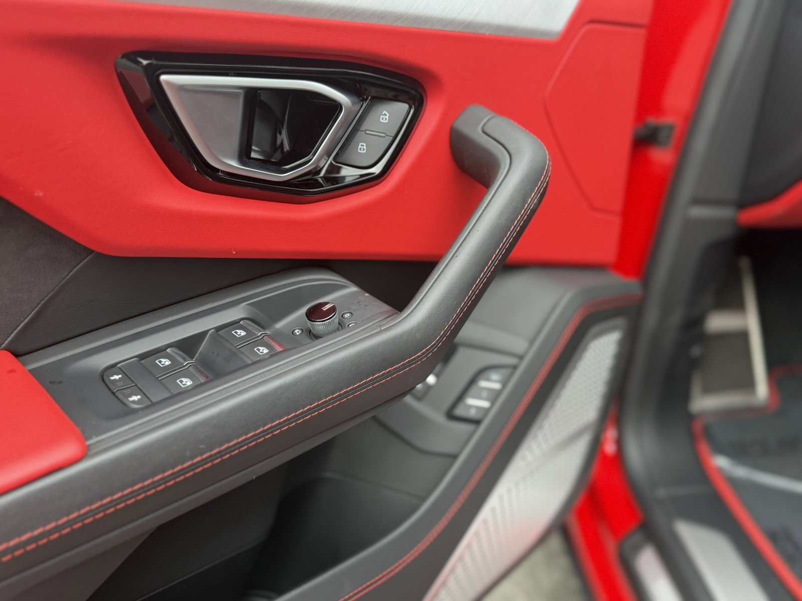 Used 2020 Lamborghini Urus image 17