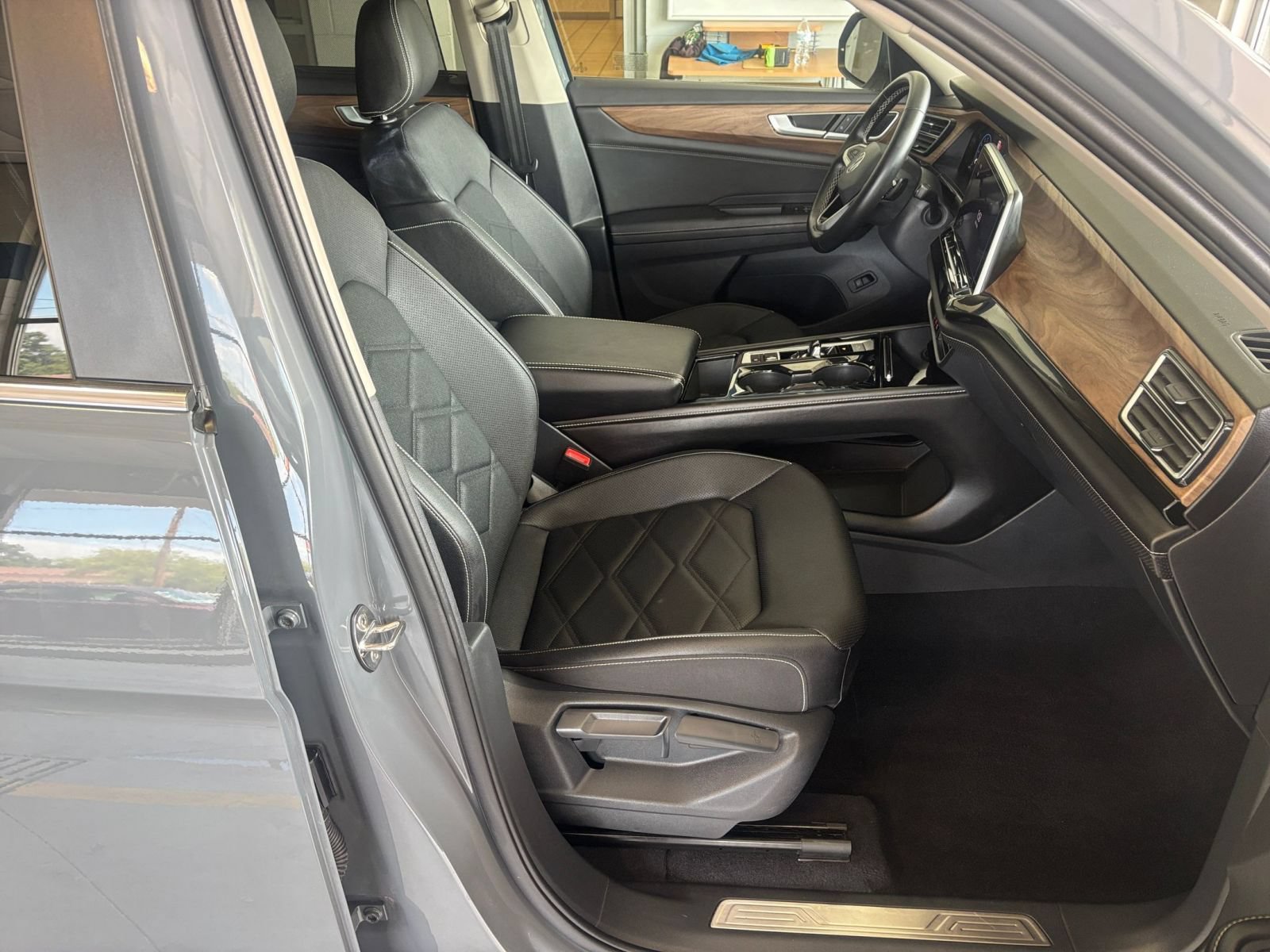 Used 2026 Volkswagen Atlas SE FWD image 34