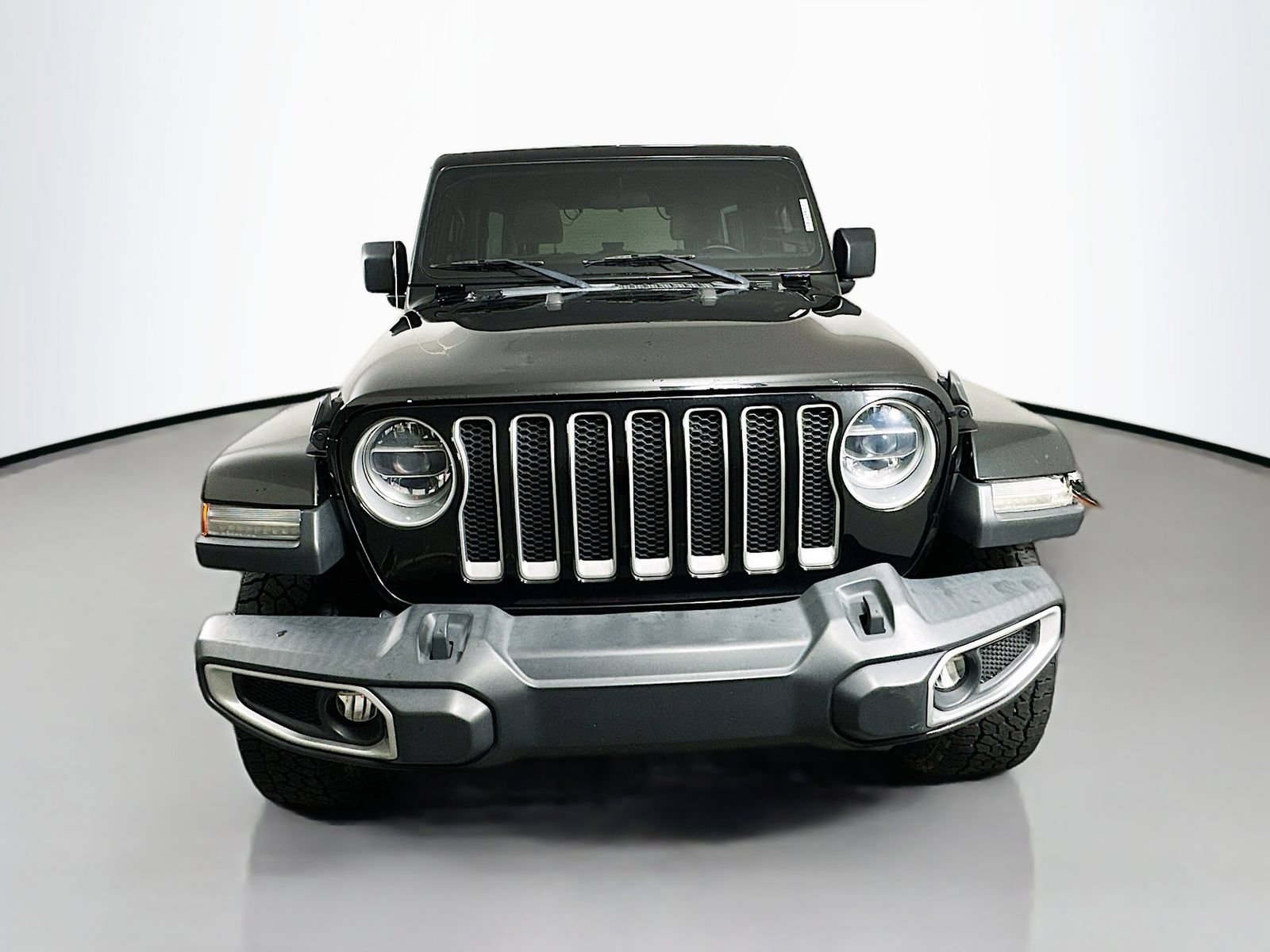 Used 2018 Jeep Wrangler Unlimited Sahara w/ Cold Weather Group AWD/4WD image 2