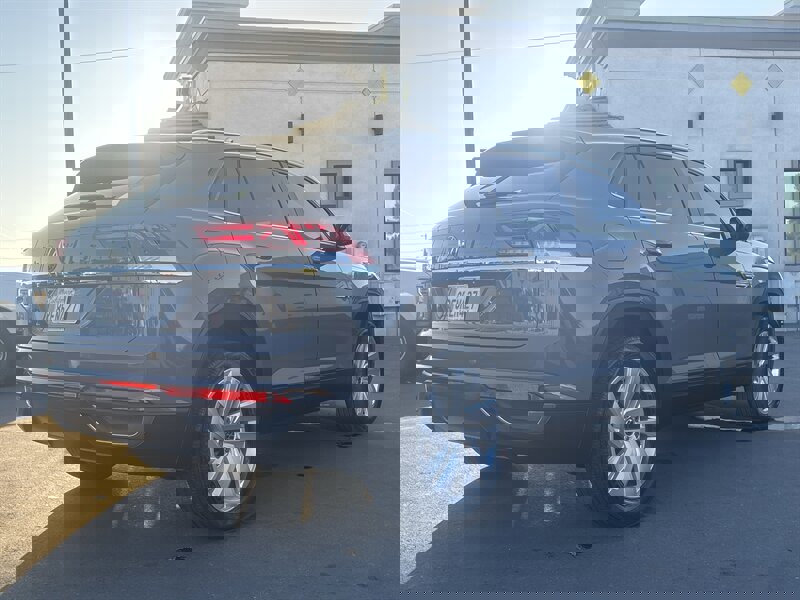 Used 2020 Volkswagen Atlas Cross Sport SE w/ Panoramic Sunroof Package image 12