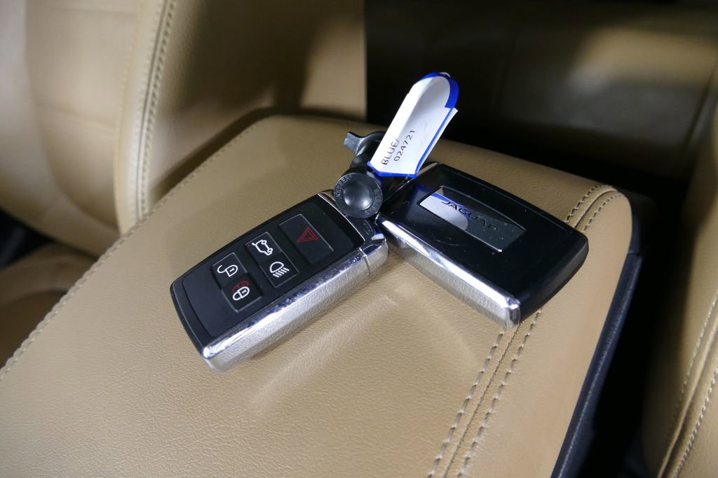 Used 2021 Jaguar E-PACE SE image 20