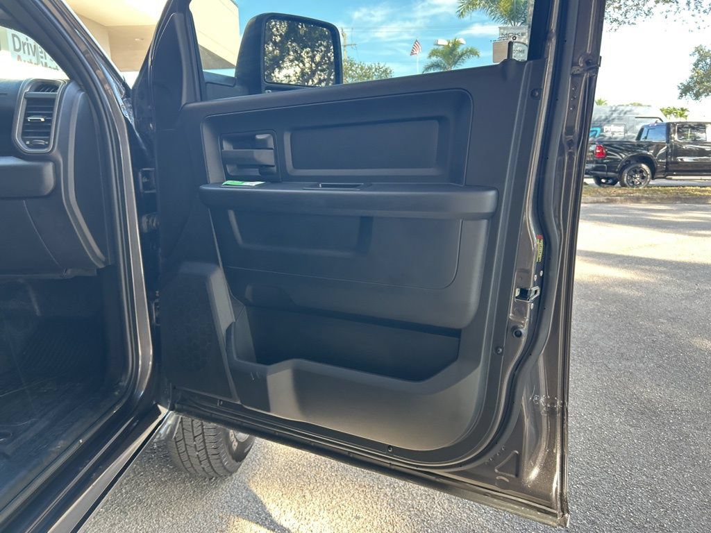 Used 2025 RAM 3500 Tradesman w/ Chrome Appearance Group AWD/4WD image 24