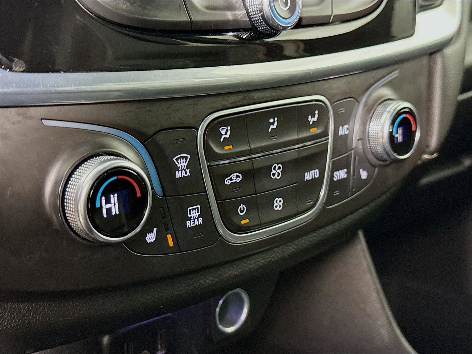 Used 2022 Chevrolet Traverse LT image 15