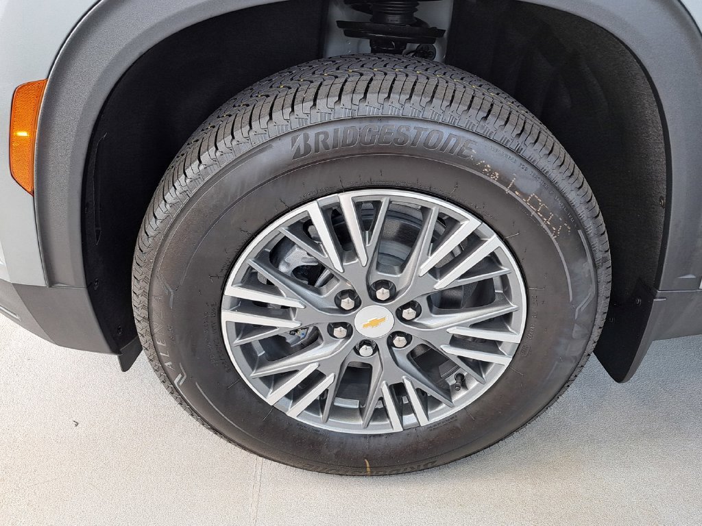New 2027 Chevrolet Traverse LT w/ Driver Confidence Package FWD image 16
