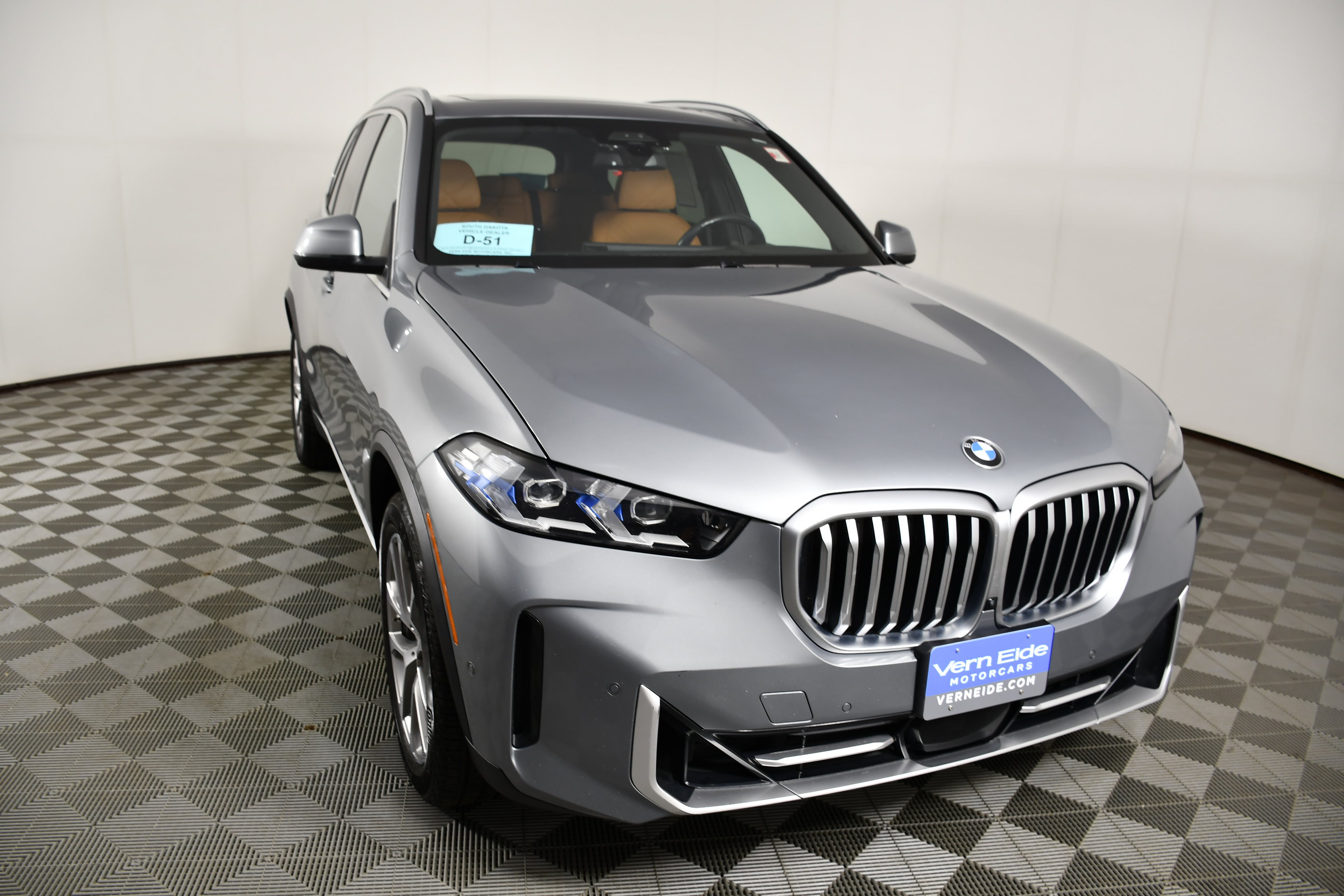 Used 2024 BMW X5 xDrive40i w/ Premium Package AWD/4WD image 3