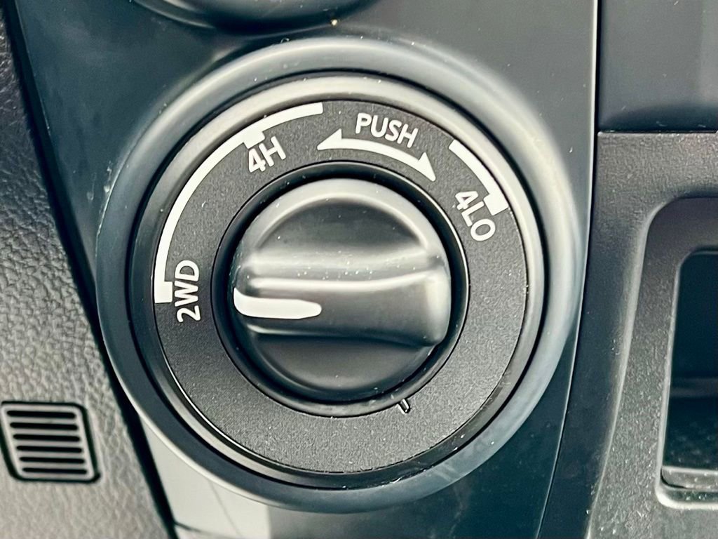 Used 2023 Nissan Titan SV image 30