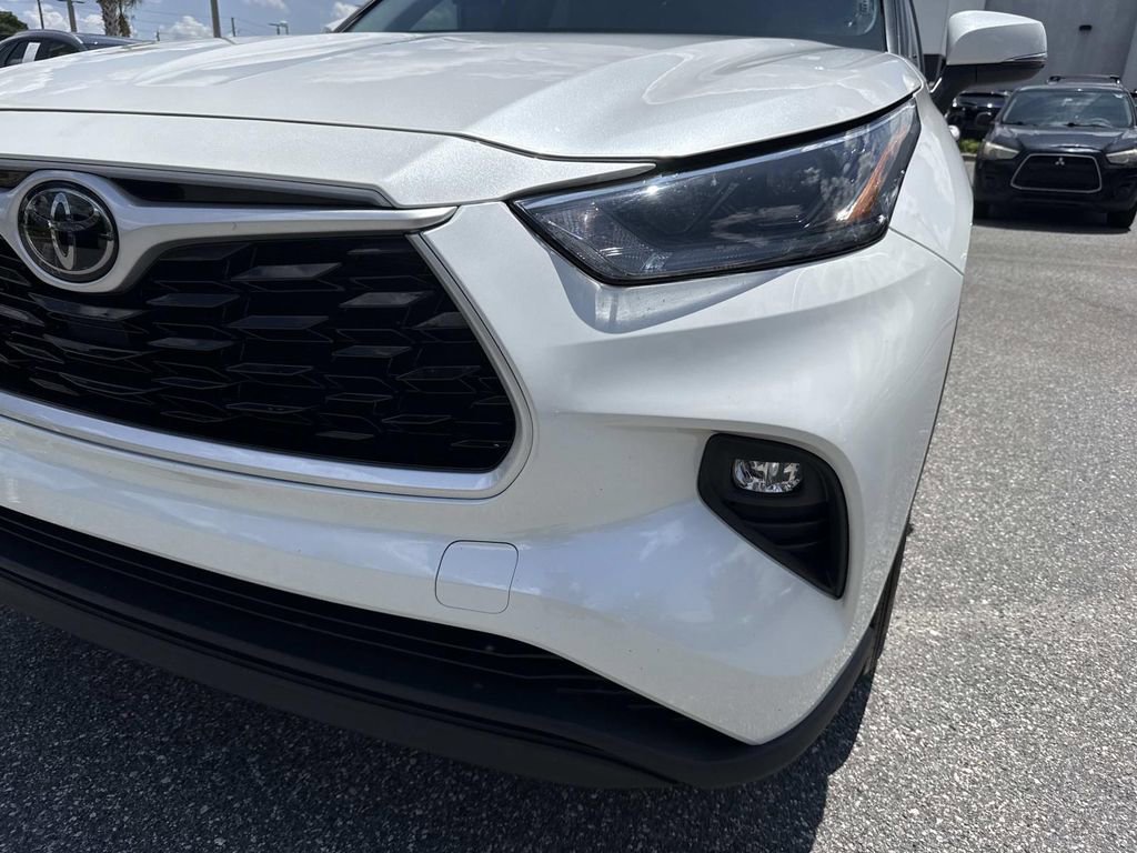 Used 2021 Toyota Highlander XLE FWD image 10