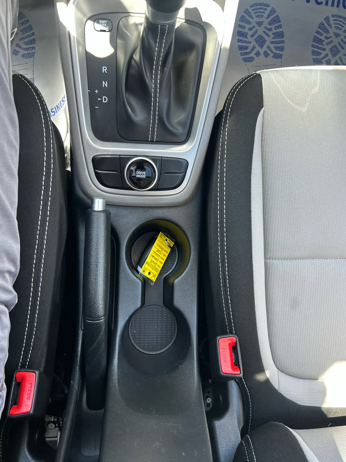 Used 2025 Hyundai Venue SEL FWD image 20