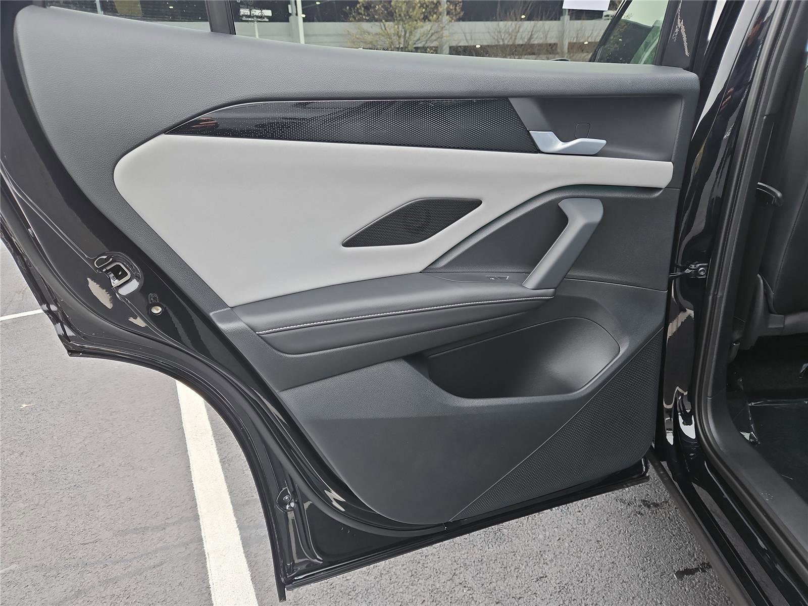 New 2026 Volkswagen Tiguan SE R-Line image 24