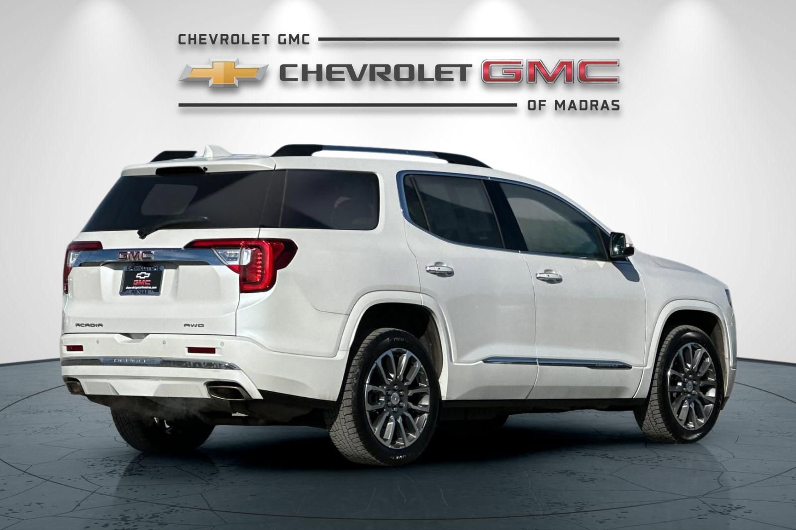 Used 2021 GMC Acadia Denali w/ Denali Ultimate Package AWD/4WD image 3
