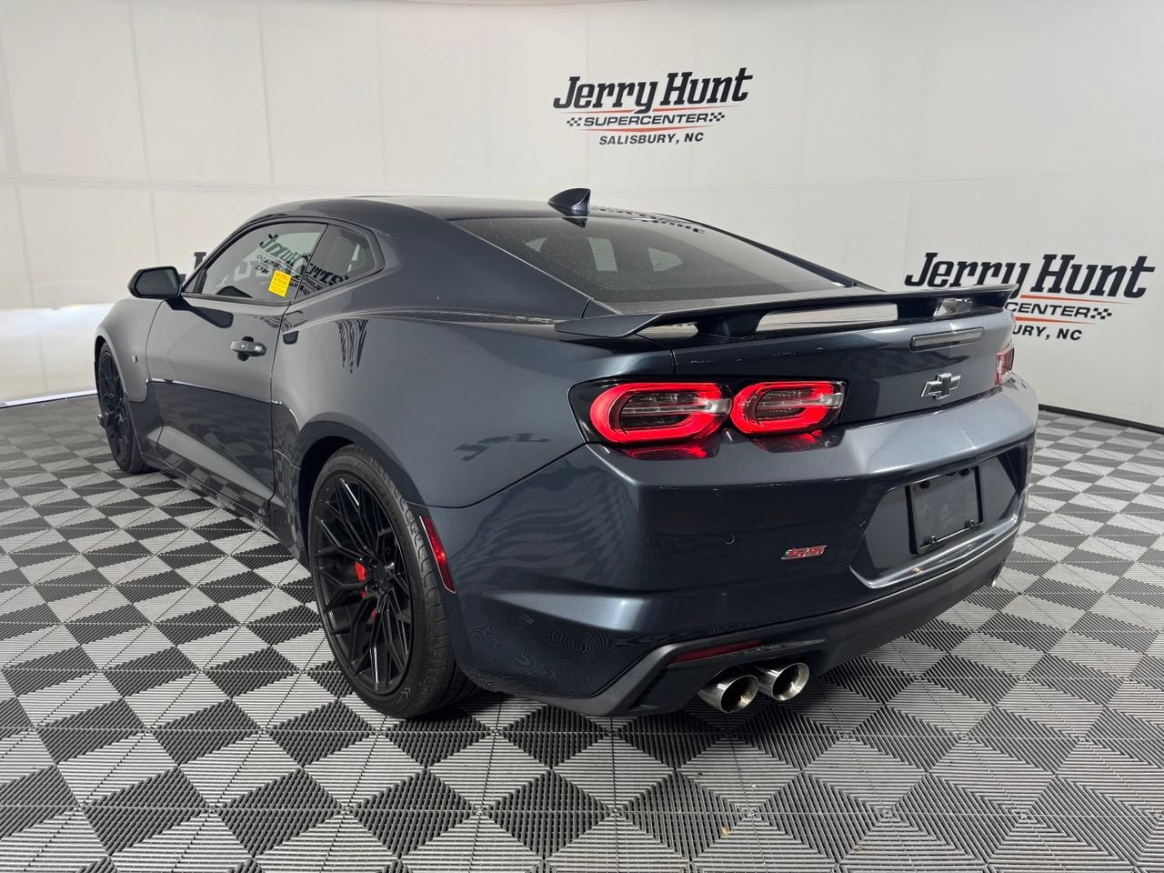 Used 2019 Chevrolet Camaro SS RWD image 9