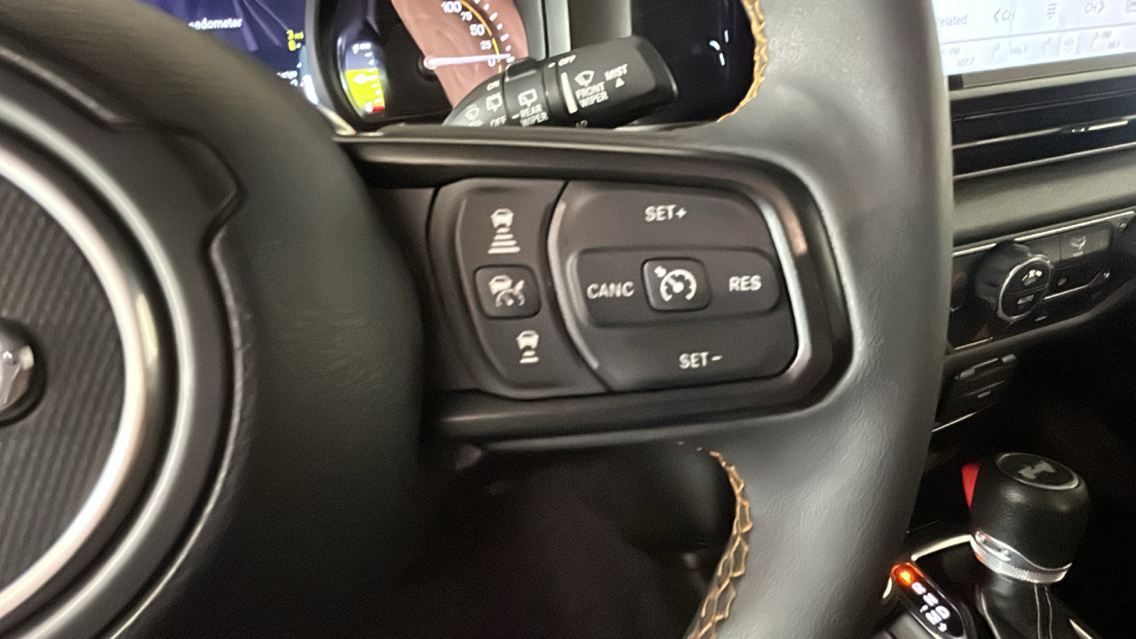 Used 2024 Jeep Wrangler Unlimited w/ Convenience Group AWD/4WD image 20