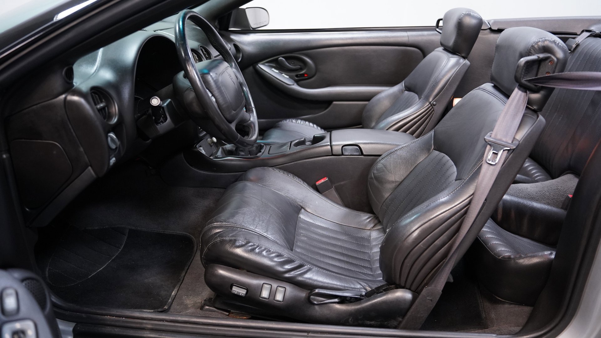 Used 2000 Pontiac Firebird Trans Am RWD image 30