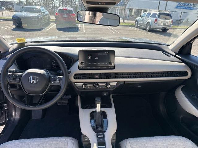 Used 2023 Honda HR-V LX image 16