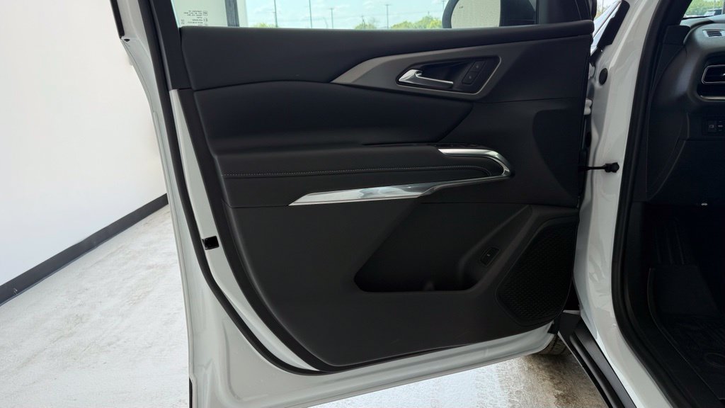 New 2027 Chevrolet Traverse LT w/ Driver Confidence Package FWD image 27
