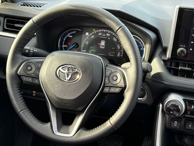 Used 2025 Toyota RAV4 SE w/ Convenience Package image 14