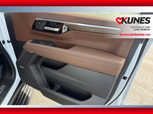 New 2026 Chevrolet Suburban High Country w/ Sun And Tow Package AWD/4WD image 23