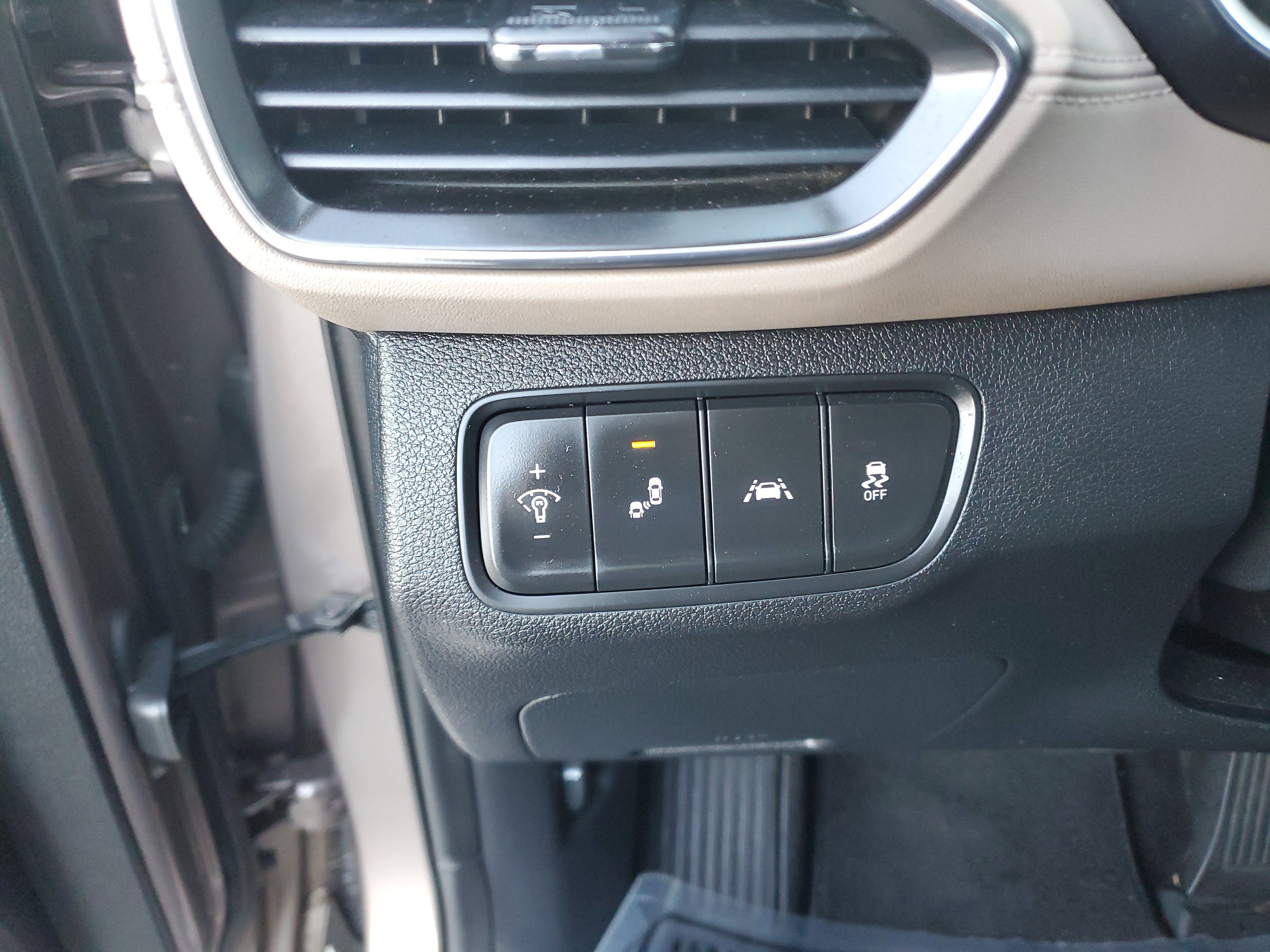 Used 2019 Hyundai Santa Fe SEL image 32