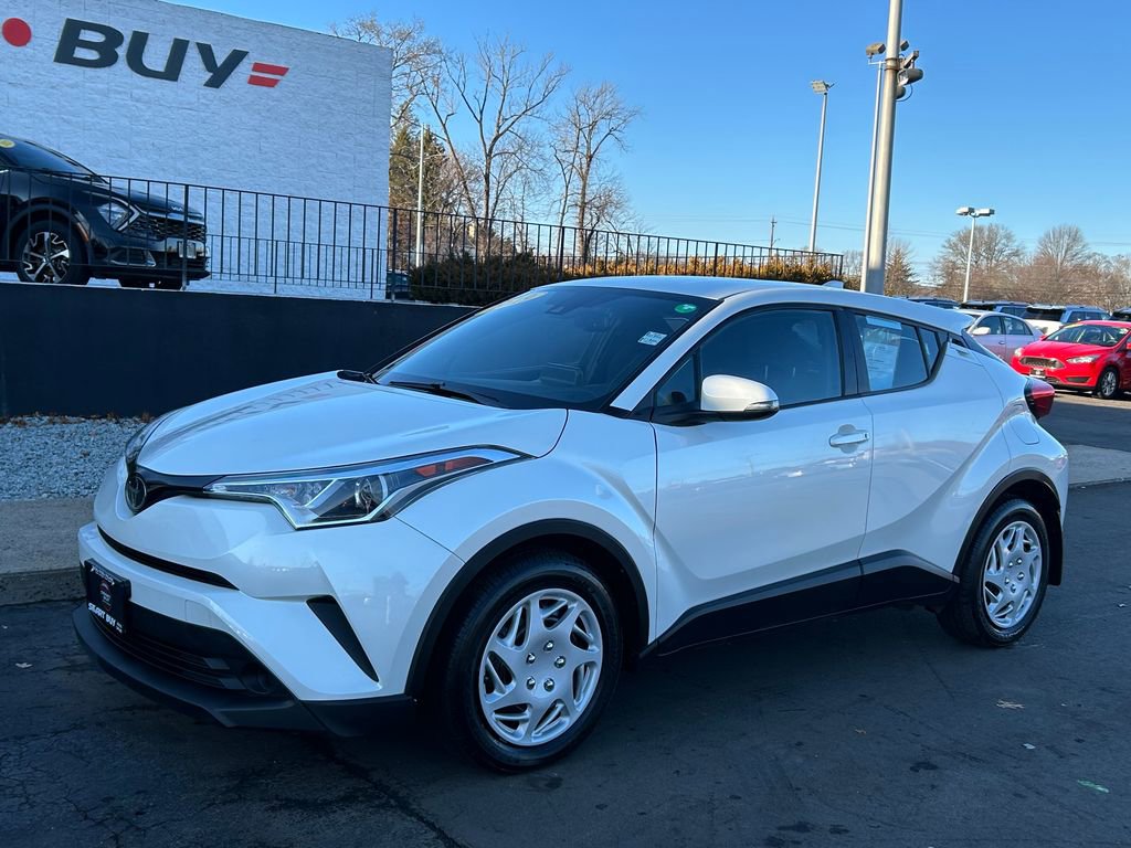 Used 2019 Toyota C-HR LE image 2