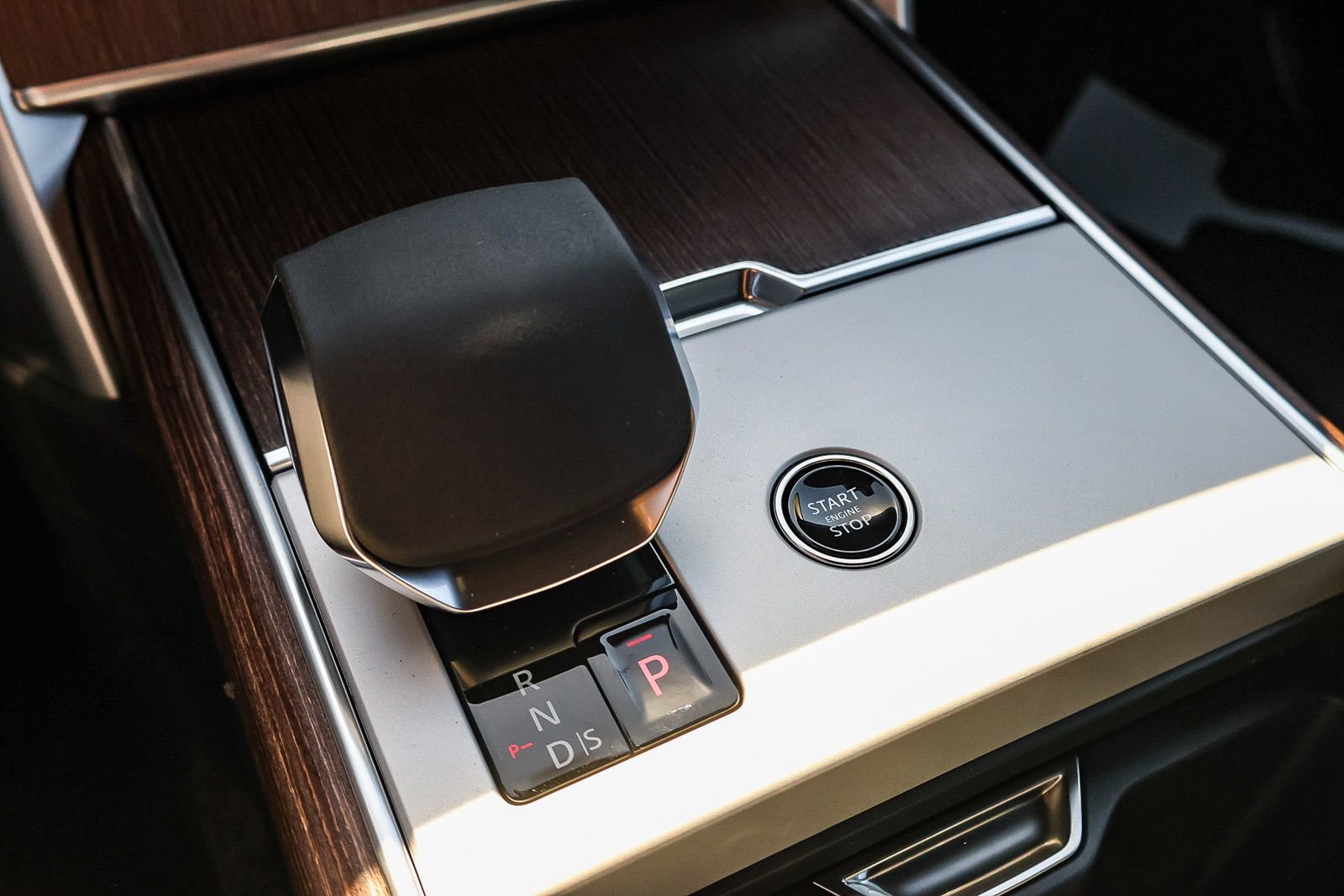 New 2025 Land Rover Range Rover SE image 37