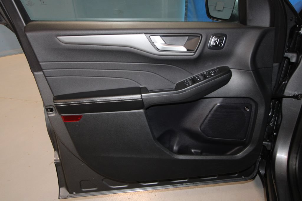 Used 2024 Ford Escape Active w/ Tech Pack #2 AWD/4WD image 5
