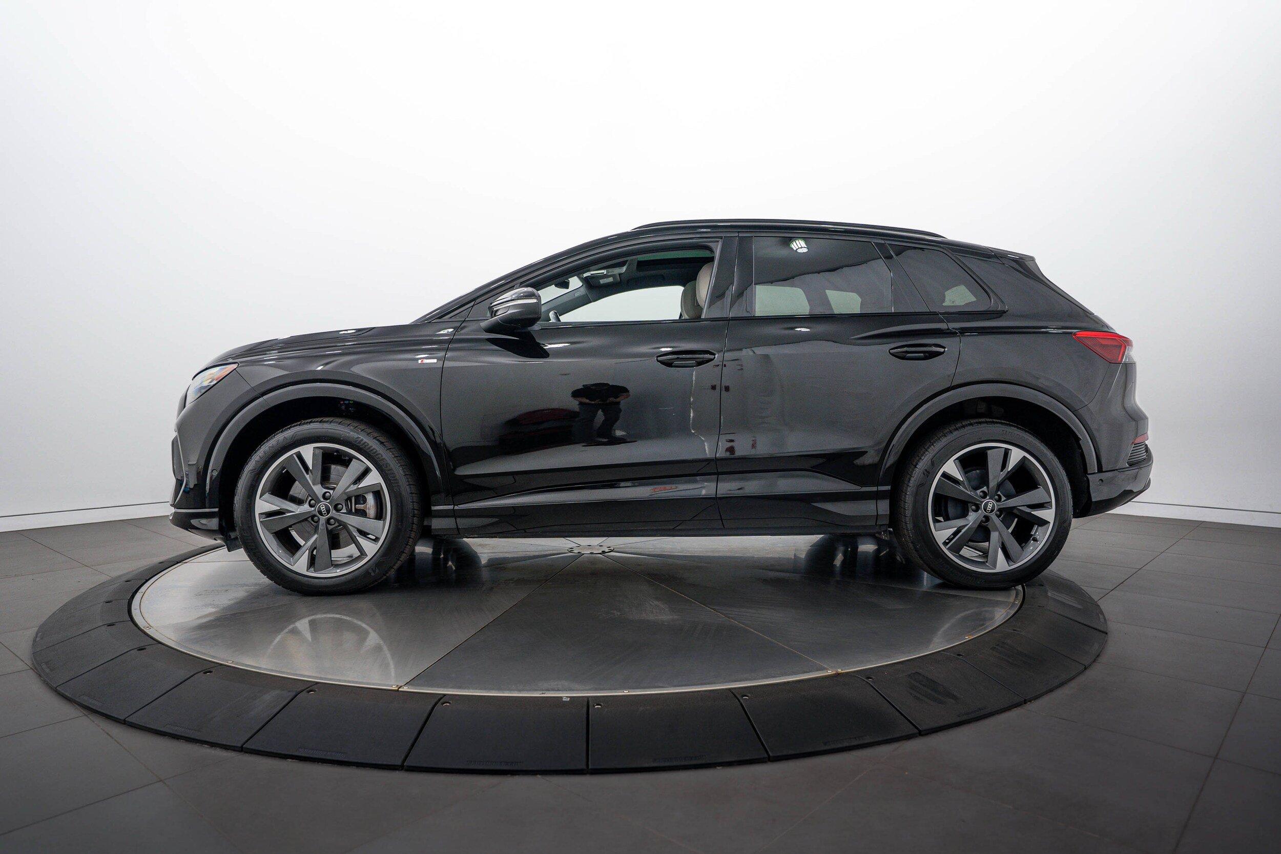 Certified 2023 Audi Q4 e-tron Prestige AWD/4WD image 6