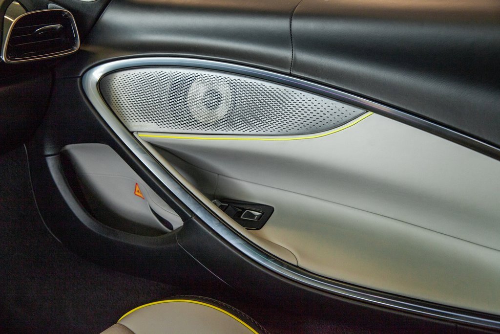 Used 2023 McLaren Artura image 19