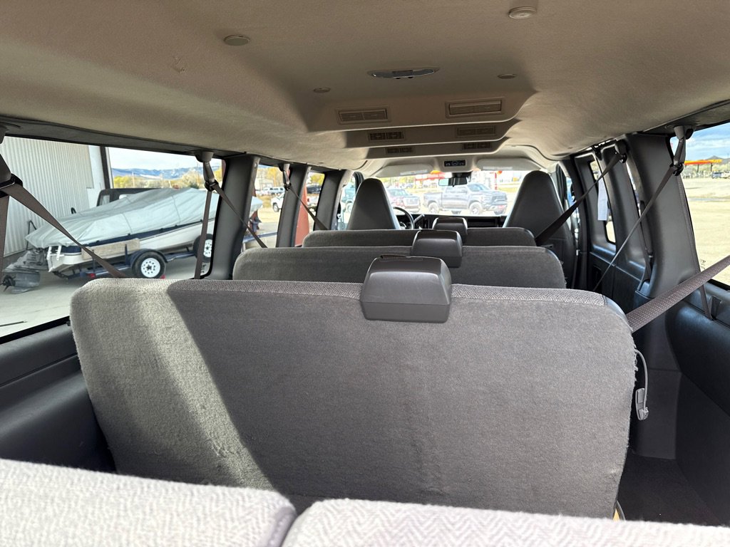 Used 2023 GMC Savana 3500 LT RWD image 11