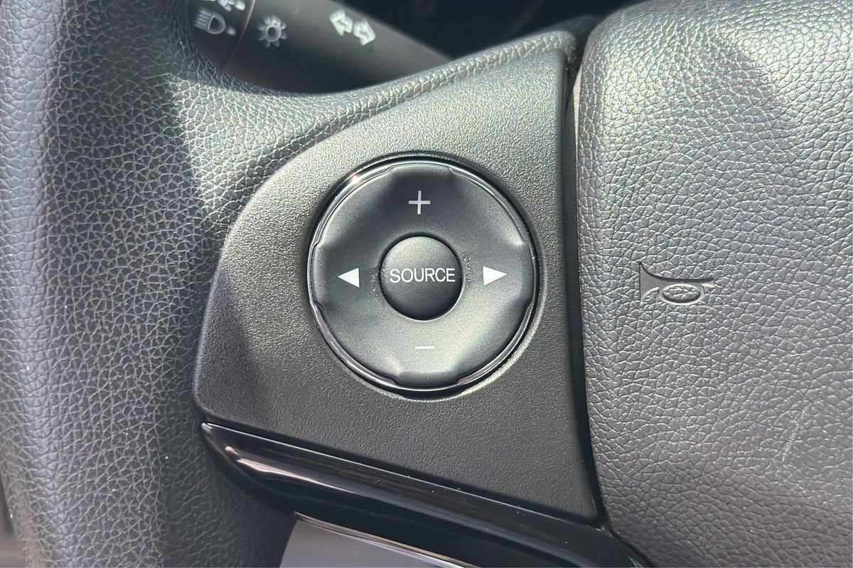 Used 2018 Honda HR-V LX image 29