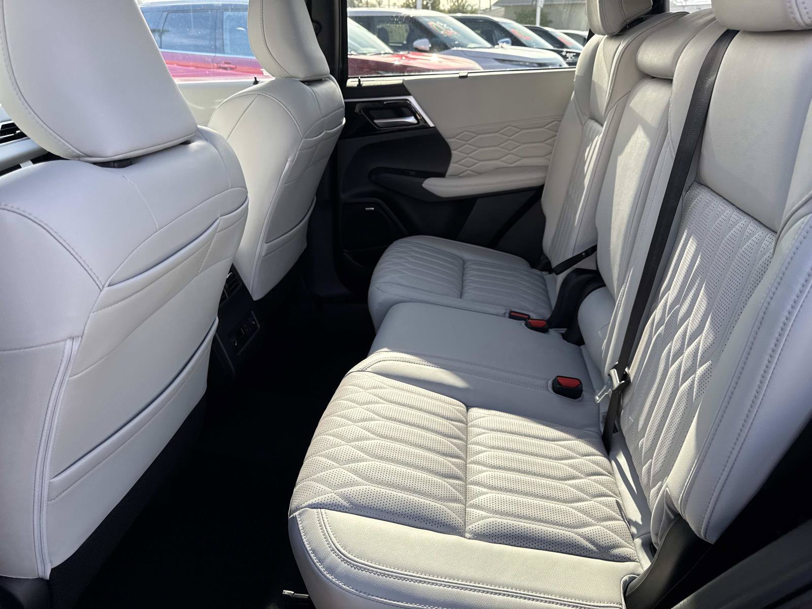 New 2026 Mitsubishi Outlander SEL FWD image 10
