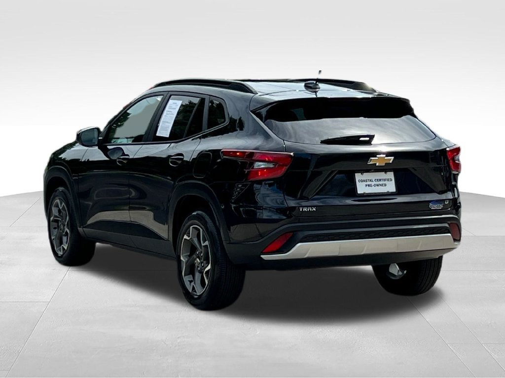 Used 2024 Chevrolet Trax LT w/ Driver Confidence Package FWD image 11
