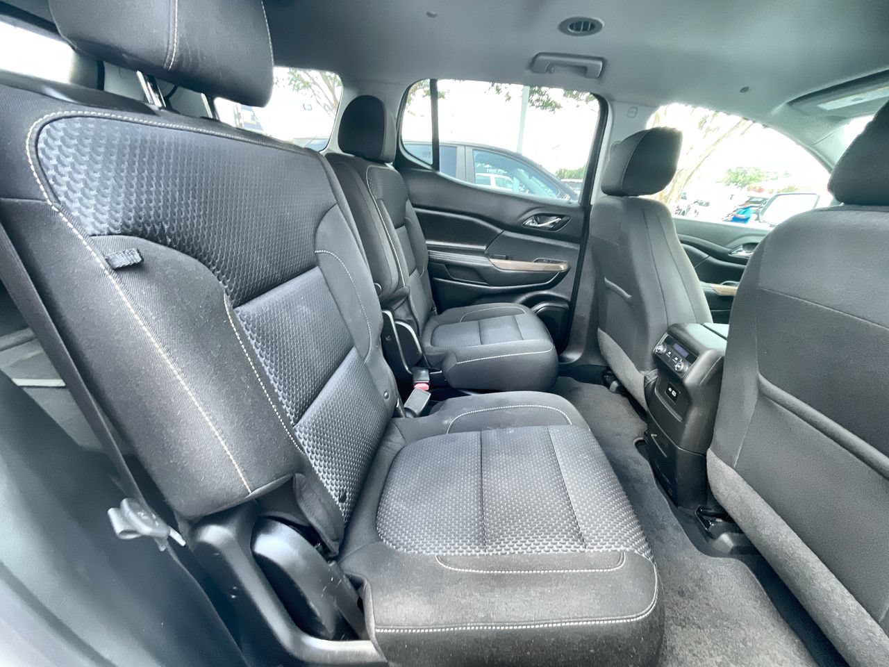 Used 2023 GMC Acadia SLE FWD image 26