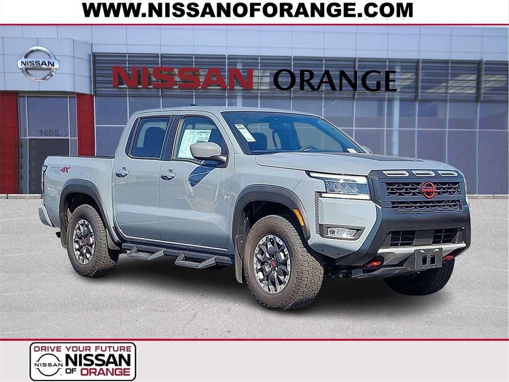 New 2025 Nissan Frontier PRO-4X w/ Black Accent Package