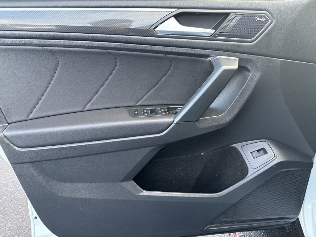 Used 2019 Volkswagen Tiguan SEL Premium w/ 3rd Row Seat Package image 10