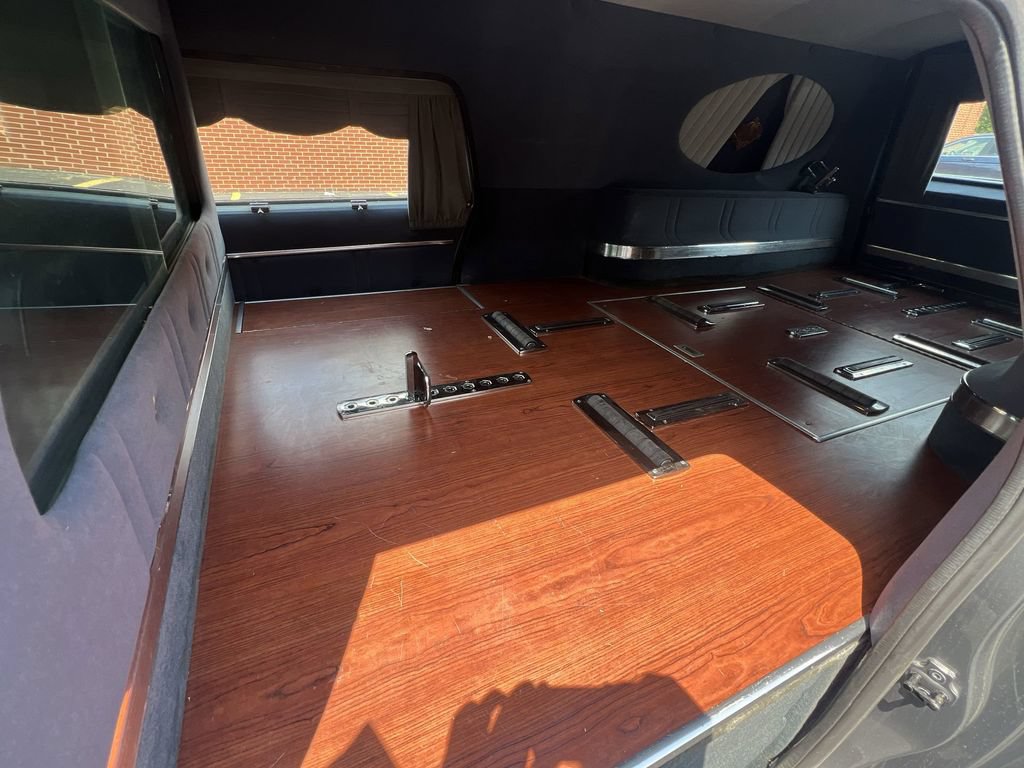 Used 2002 Cadillac De Ville Hearse FWD image 28
