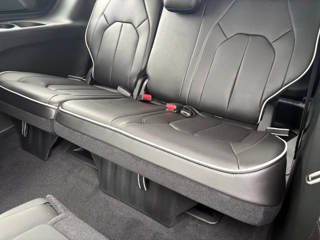 New 2027 Chrysler Pacifica Limited FWD image 13