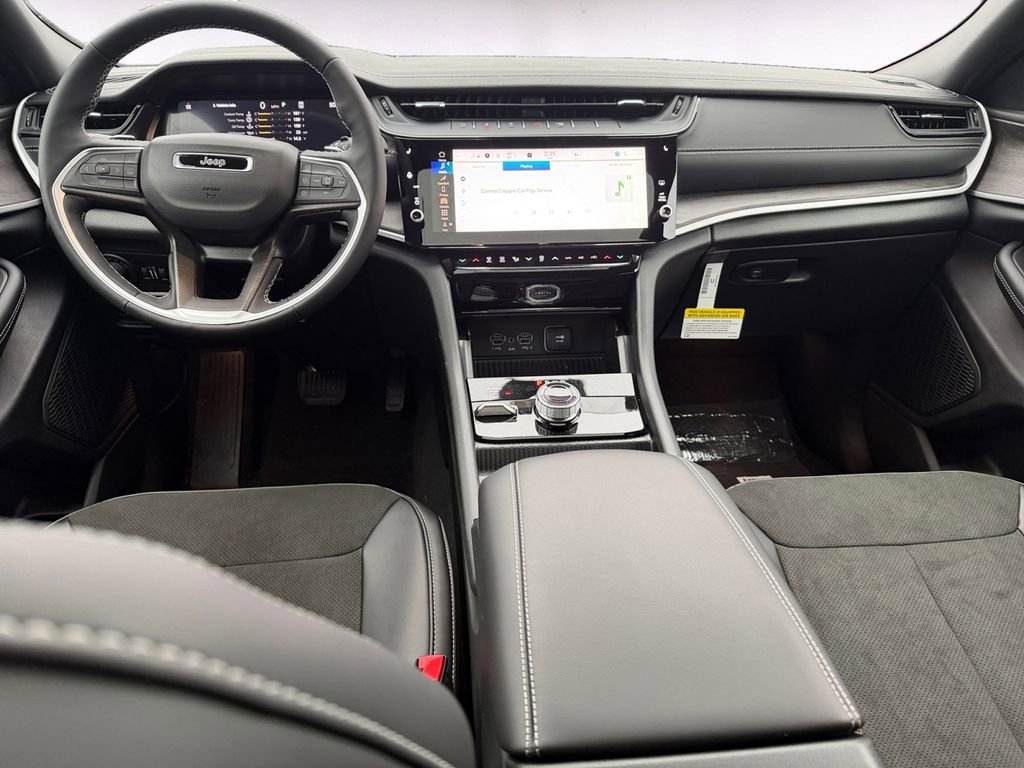 New 2026 Jeep Grand Cherokee Laredo image 10