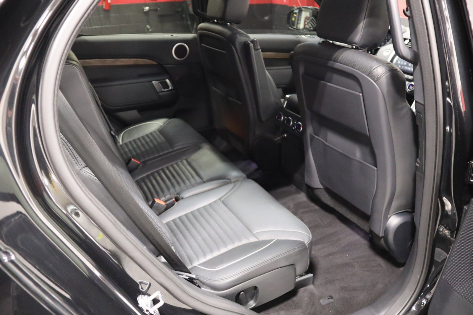 Used 2020 Land Rover Discovery HSE image 49