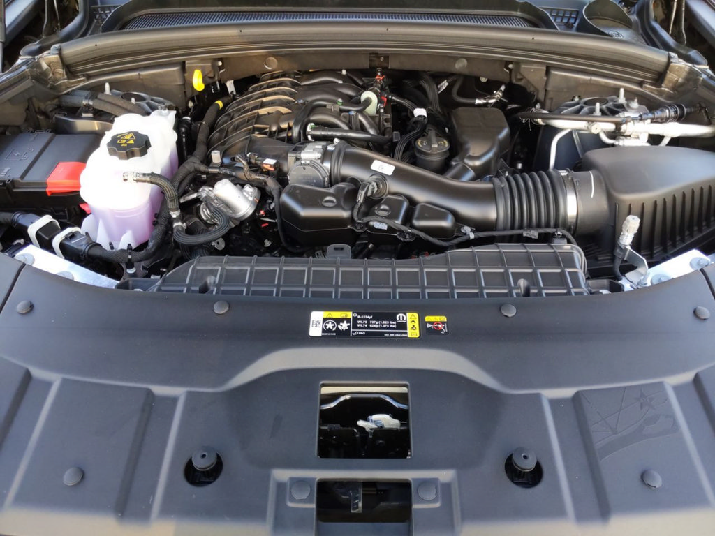 Used 2025 Jeep Grand Cherokee L Laredo w/ Luxury Tech Group I RWD image 36
