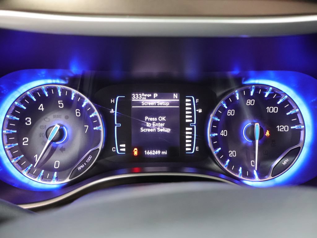 Used 2017 Chrysler Pacifica Touring-L w/ Tire & Wheel Group FWD image 36