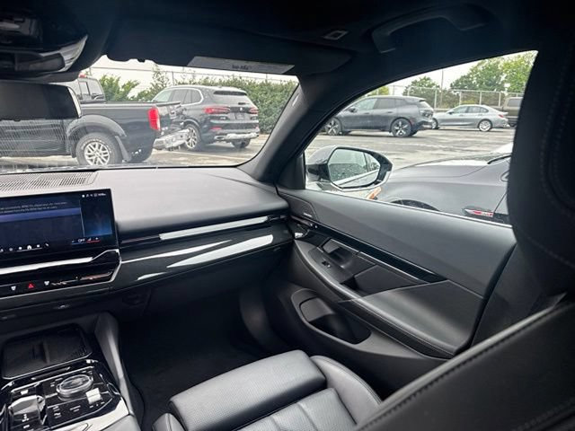 Used 2024 BMW 530i xDrive w/ Premium Package AWD/4WD image 23