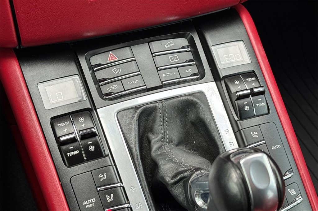 Used 2017 Porsche Macan Turbo image 19