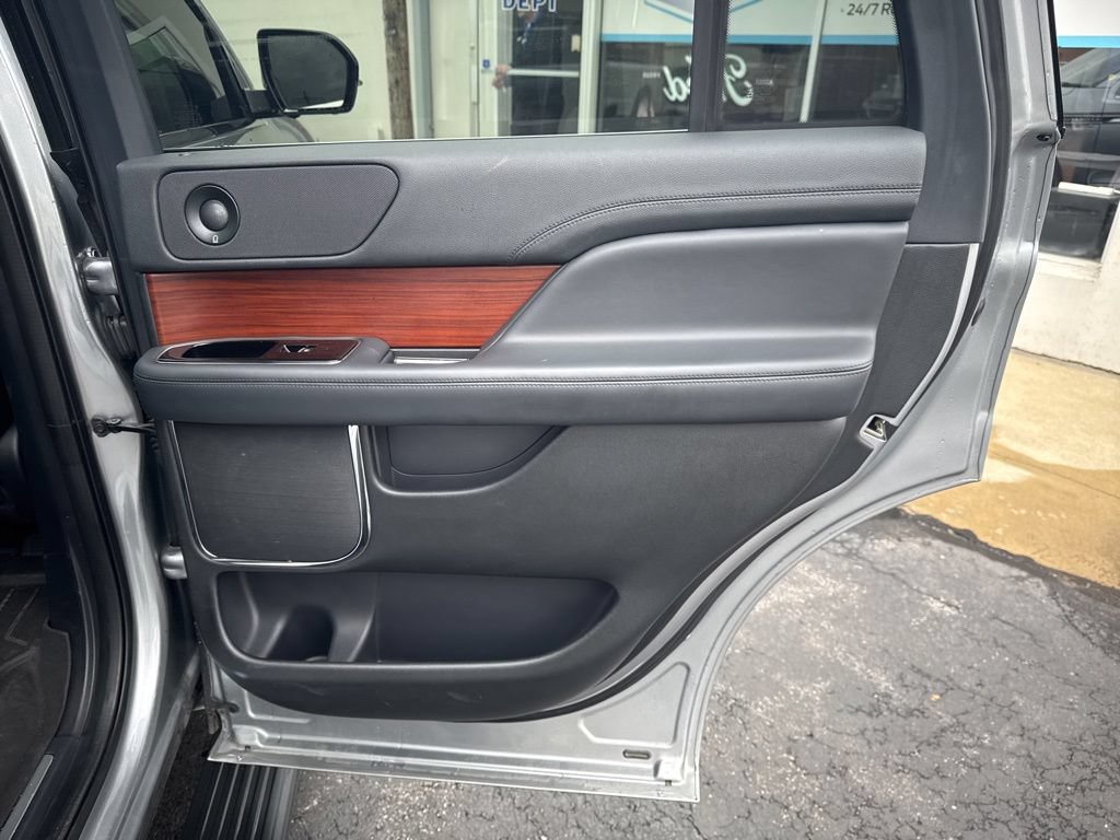 Used 2022 Lincoln Navigator Reserve AWD/4WD image 43